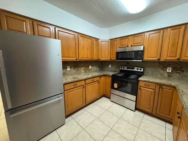 $3,200 | 198 Southwest 15th Street, Boca Raton, FL 33432