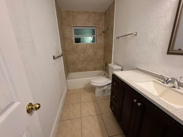 $3,200 | 198 Southwest 15th Street, Boca Raton, FL 33432
