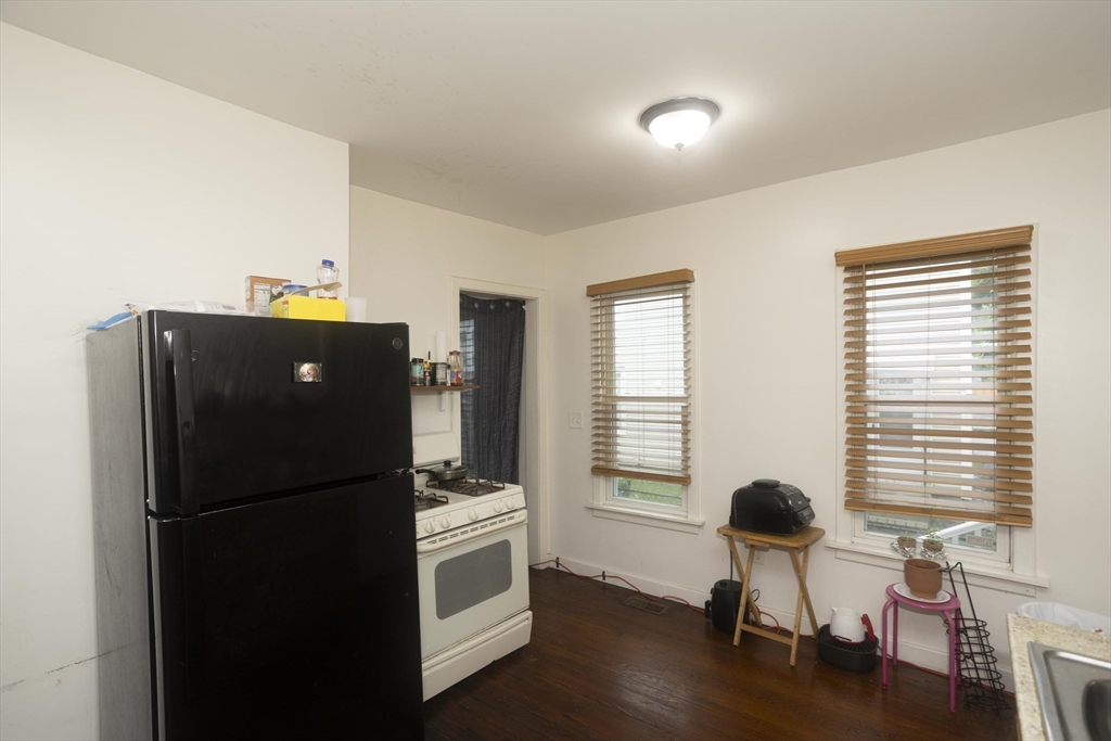10 Monroe Street Springfield, MA 01109 - Photo 13 of 36