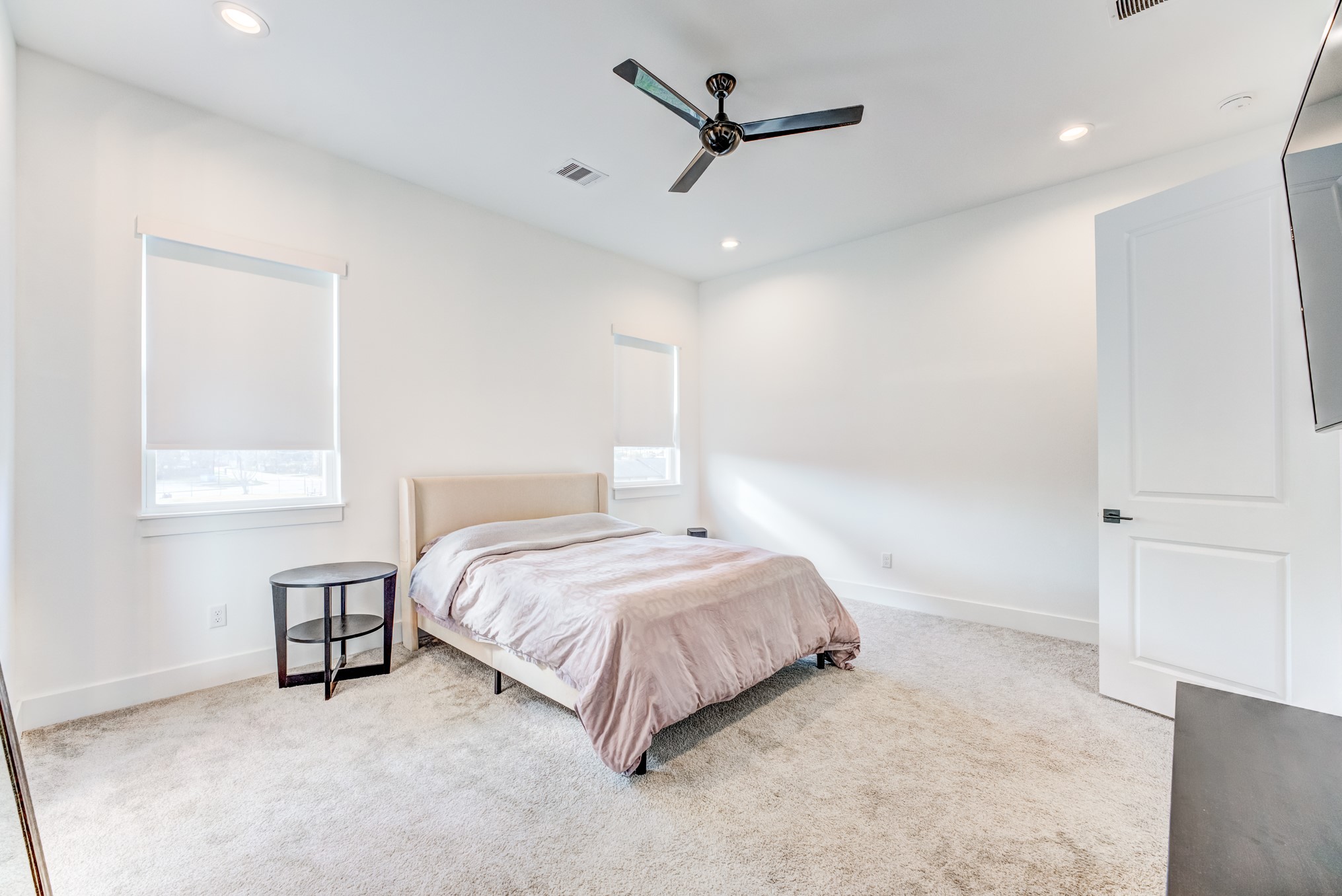 107 West Whitney Street, Unit E Houston, TX 77018 - Photo 30 of 48 a bedroom with a bed a closet and a window