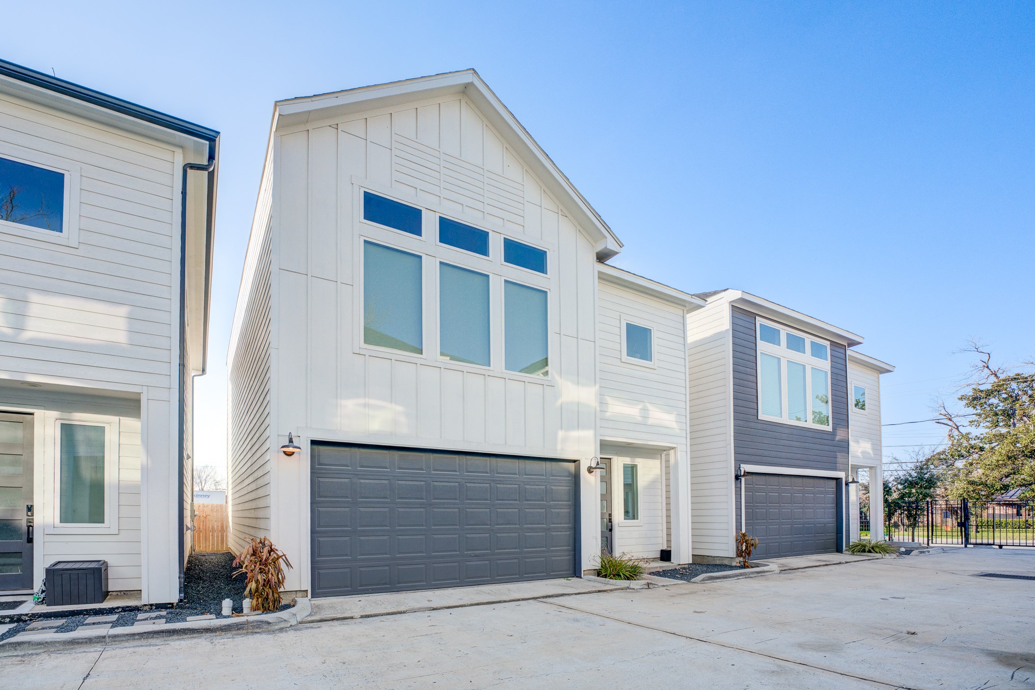 107 West Whitney Street, Unit E Houston, TX 77018 - Photo 3 of 48 a front view of a house