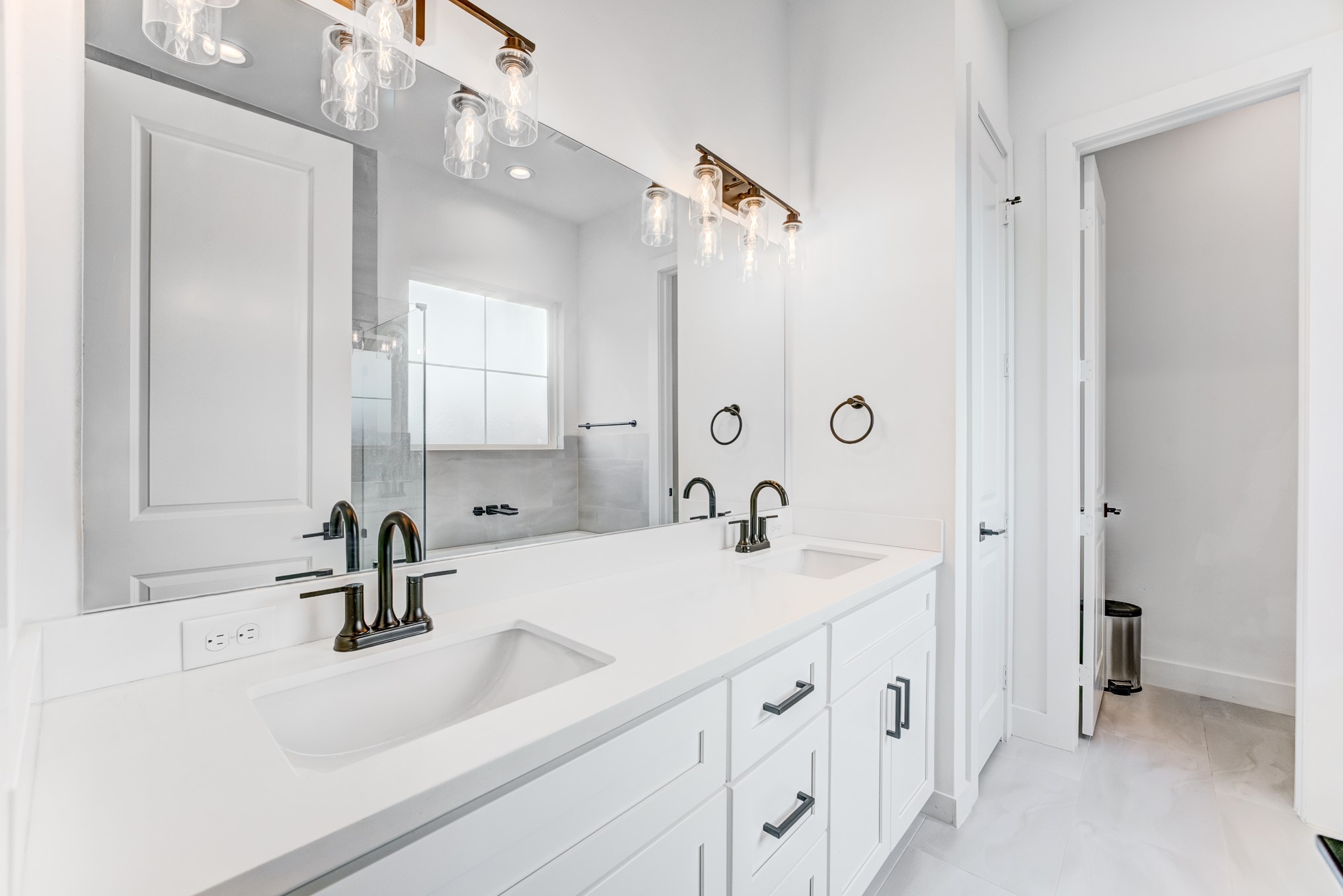 107 West Whitney Street, Unit E Houston, TX 77018 - Photo 34 of 48 a bathroom with a sink and a mirror