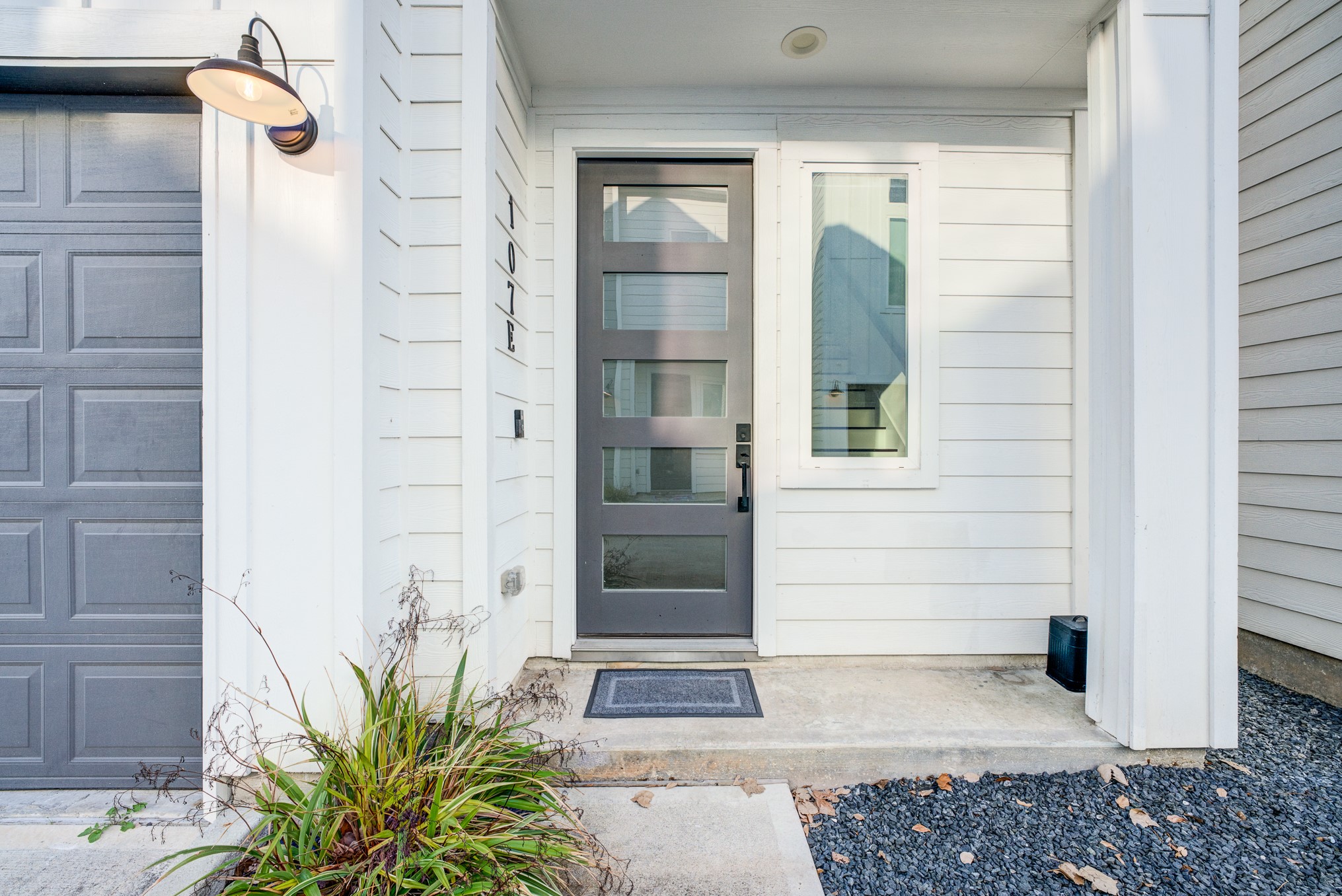 107 West Whitney Street, Unit E Houston, TX 77018 - Photo 4 of 48 a view of a entryway door front of house
