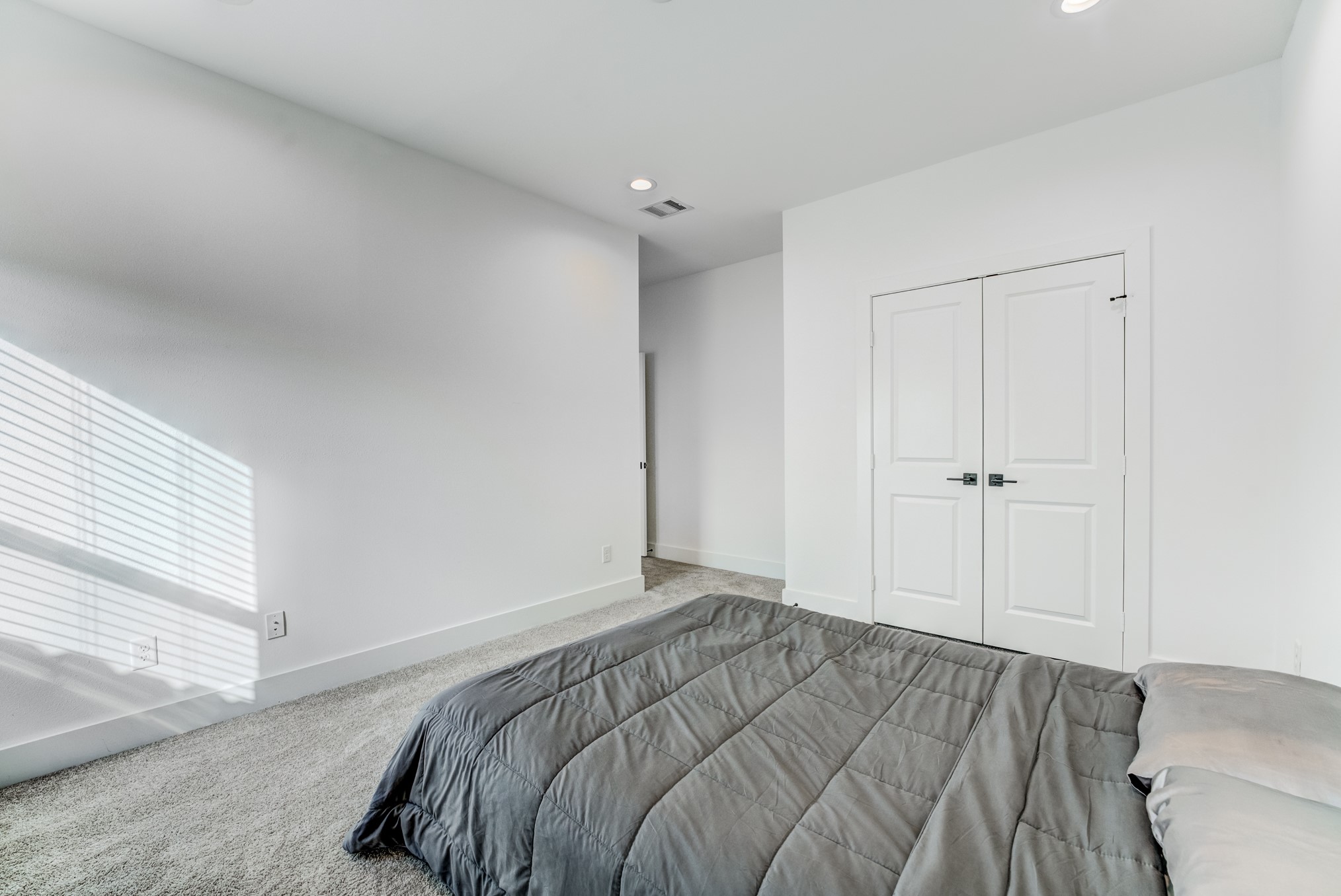 107 West Whitney Street, Unit E Houston, TX 77018 - Photo 44 of 48 a view of a bedroom