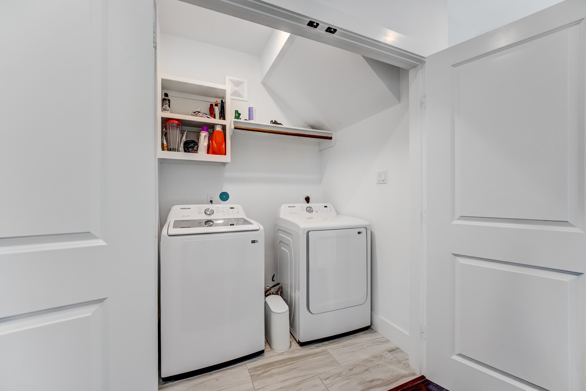 107 West Whitney Street, Unit E Houston, TX 77018 - Photo 46 of 48 a utility room with dryer and washer