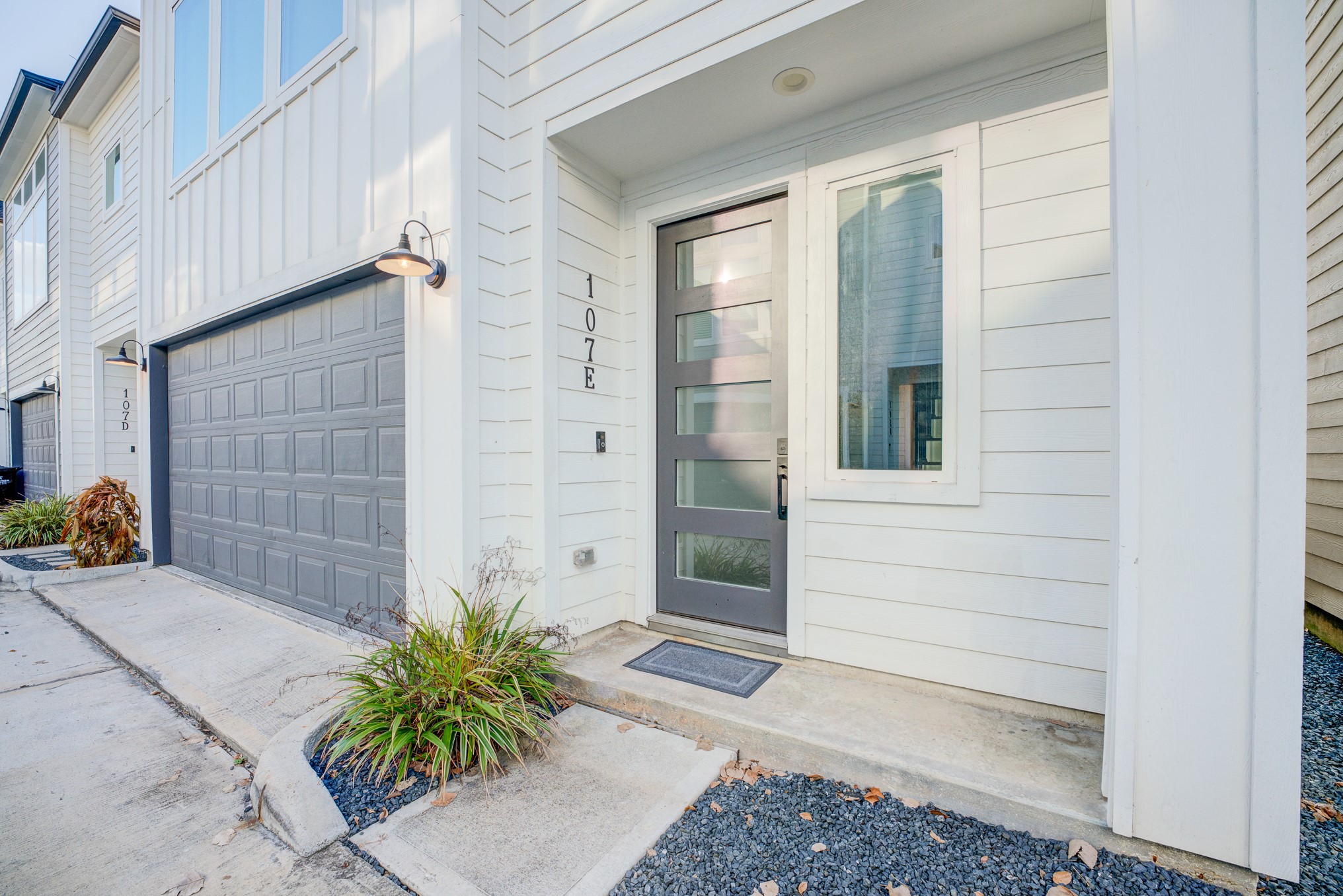 107 West Whitney Street, Unit E Houston, TX 77018 - Photo 5 of 48 a view of a door and chair in the house