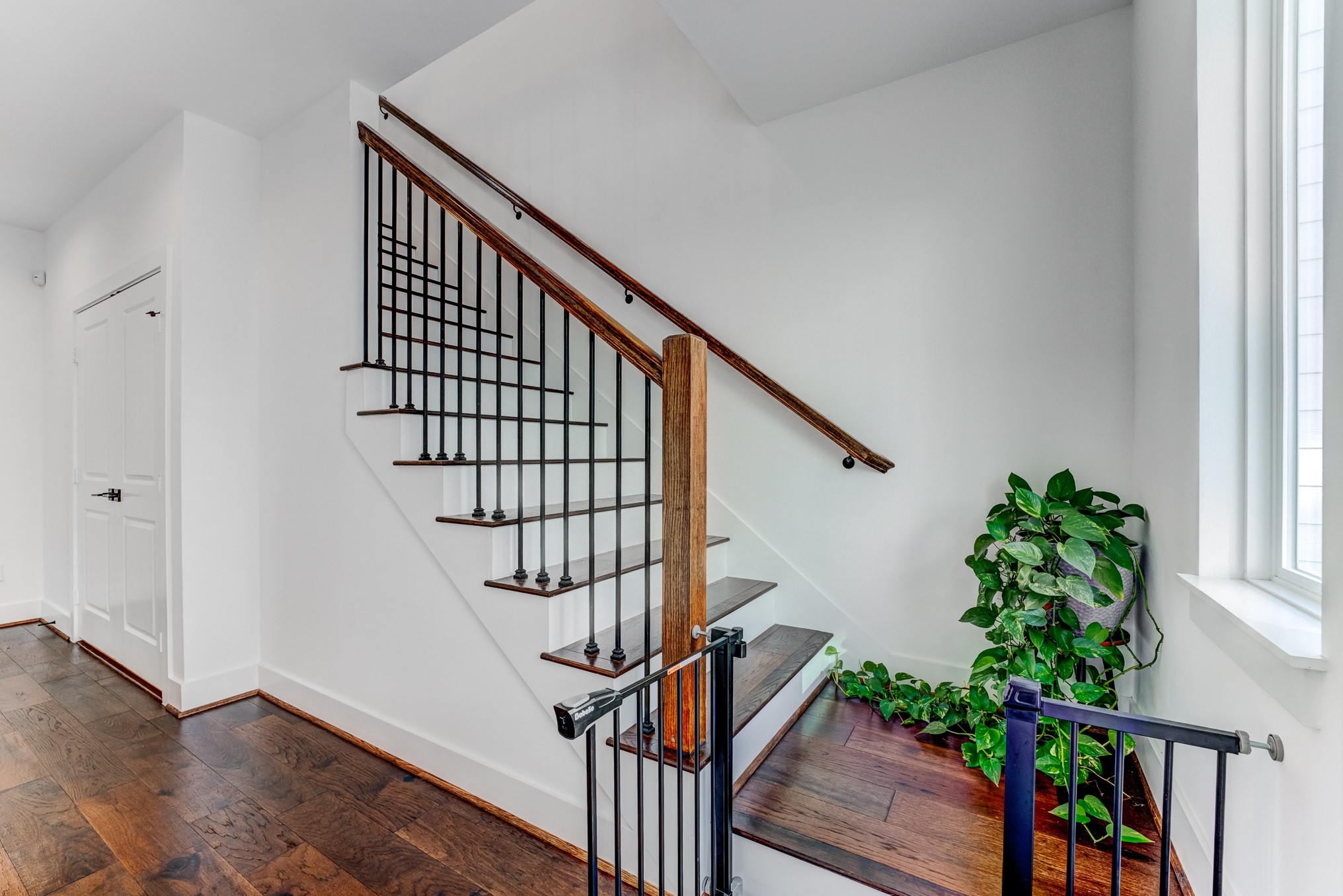 107 West Whitney Street, Unit E Houston, TX 77018 - Photo 10 of 48 a view of entryway with wooden floor