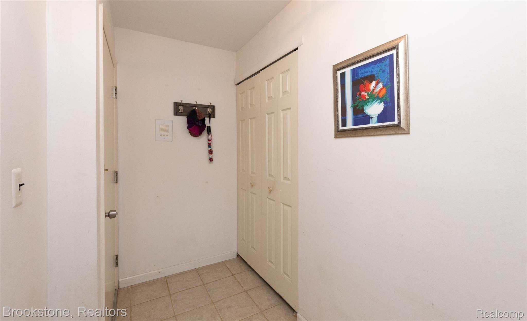 1677 Riverside Drive, Unit 13 Rochester, MI 48309 - Photo 8 of 21 Entryway to Condo
