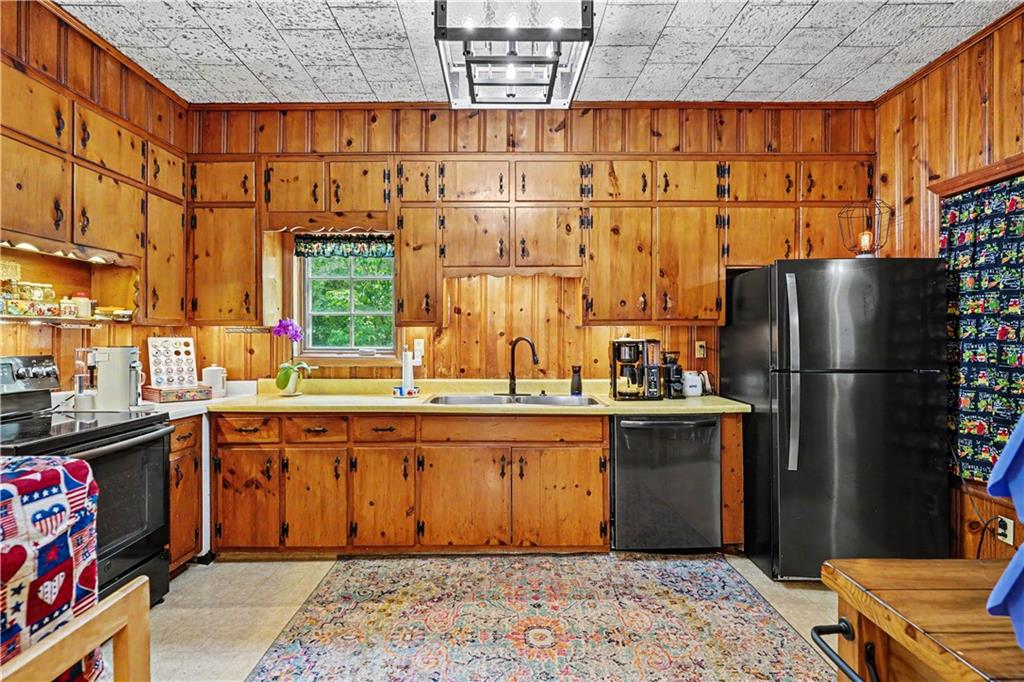 355 Inman Road Hampton, GA 30228 - Photo 20 of 47 a kitchen with stainless steel appliances granite countertop a refrigerator and a sink