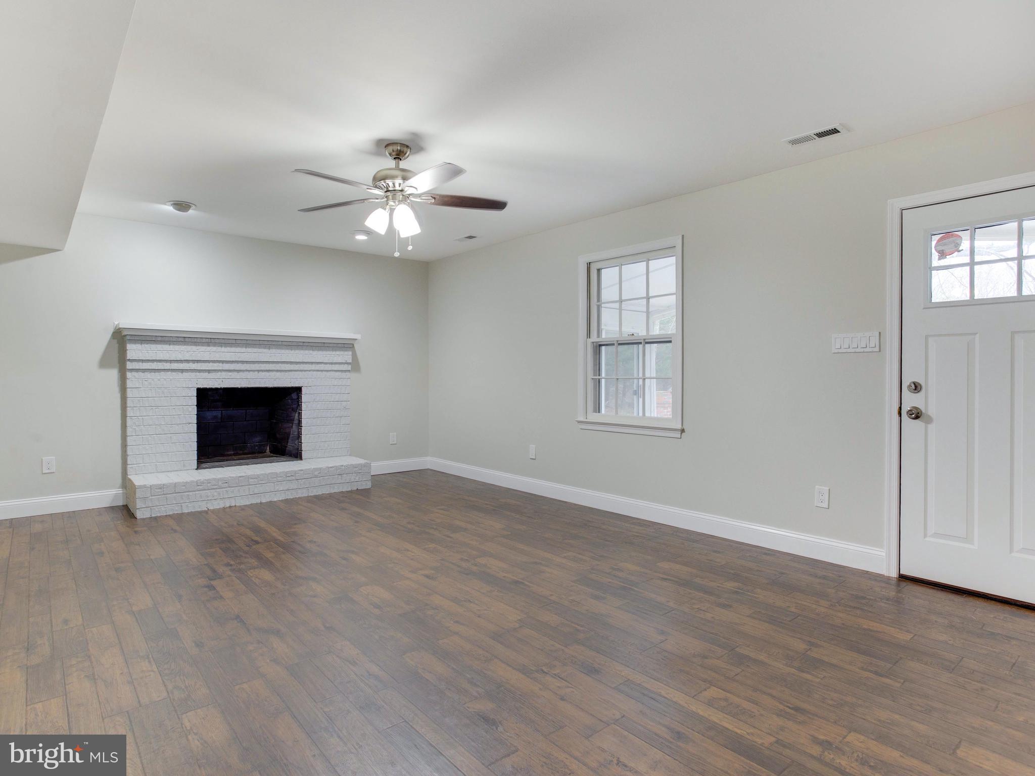 6804 Burch Hill Road Brandywine, MD 20613 - Photo 5 of 37 Living room