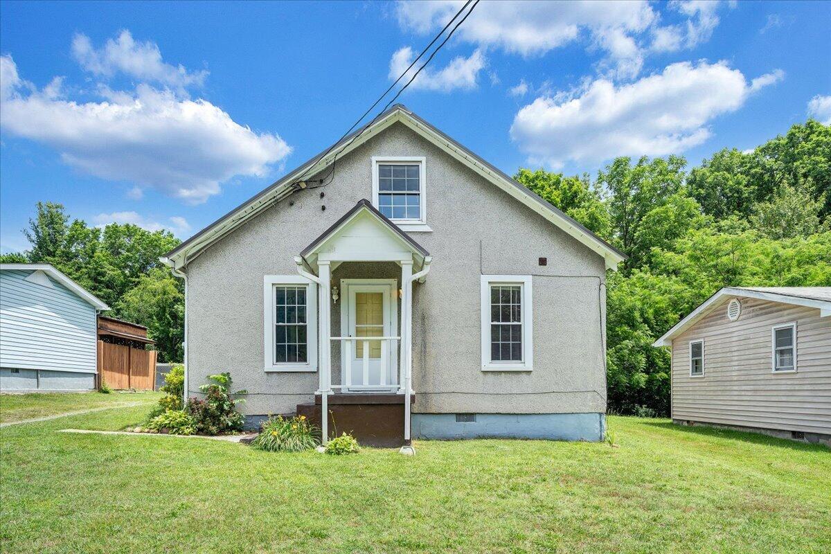 1408 Hatcher Avenue Covington, VA 24426 - Photo 2 of 21 02-MIB09872