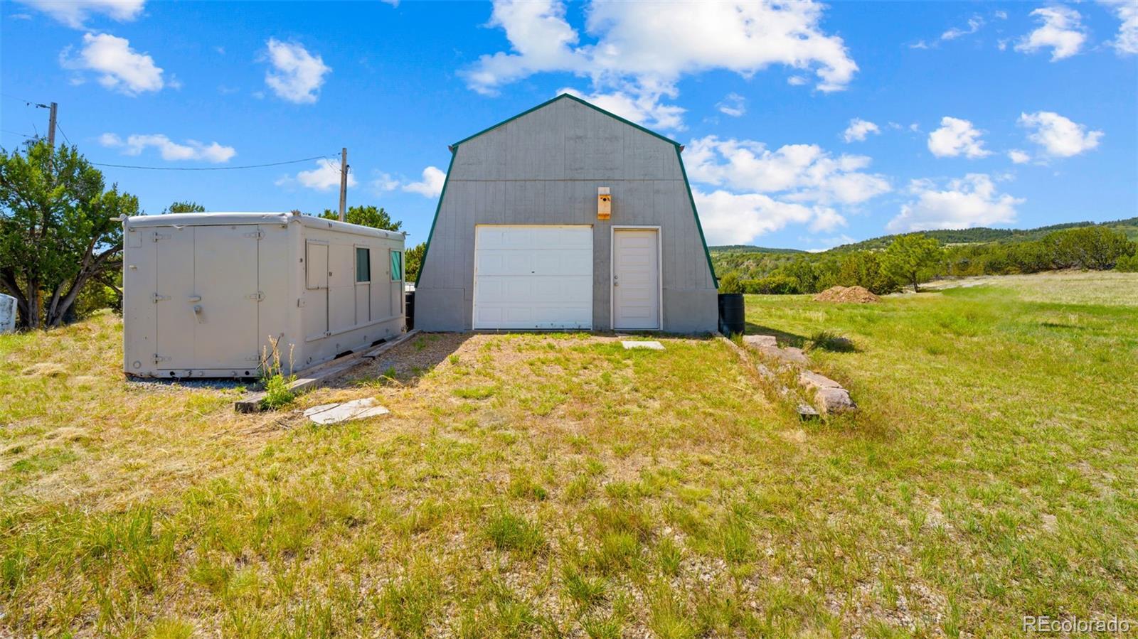 2904 Siloam Road Pueblo, CO 81005 - Photo 20 of 34 a view of a backyard