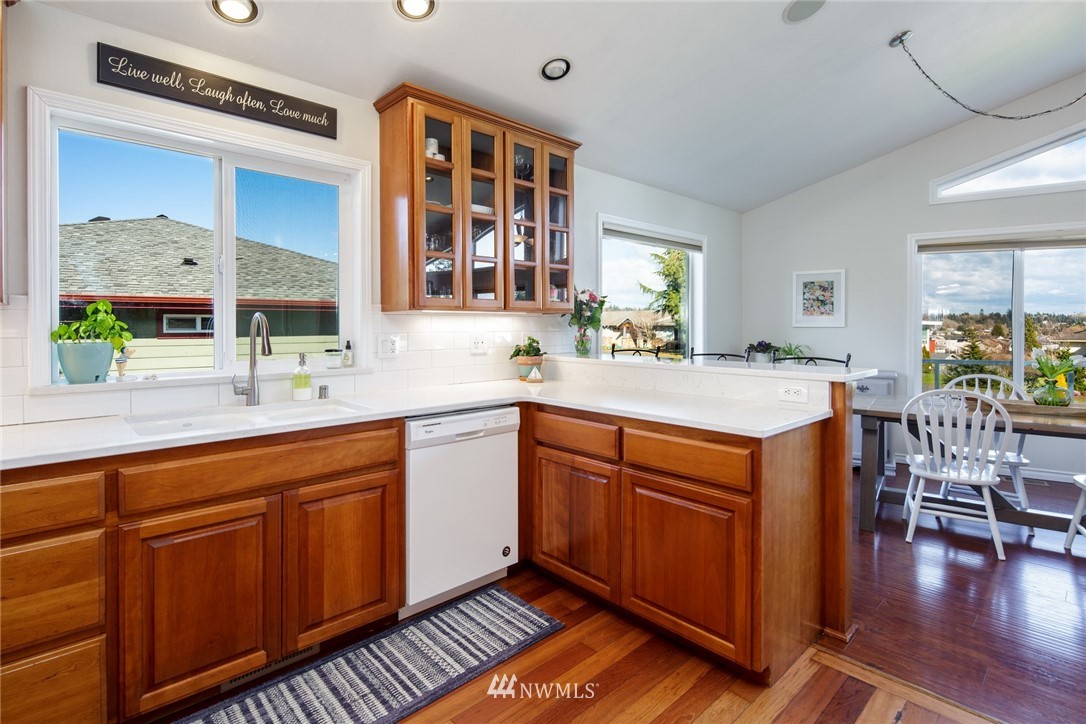 8159 Comox Road Blaine, WA 98230 - Photo 6 of 40 Gallery Image 6