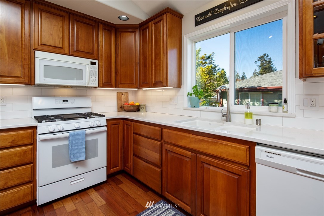8159 Comox Road Blaine, WA 98230 - Photo 7 of 40 Gallery Image 7