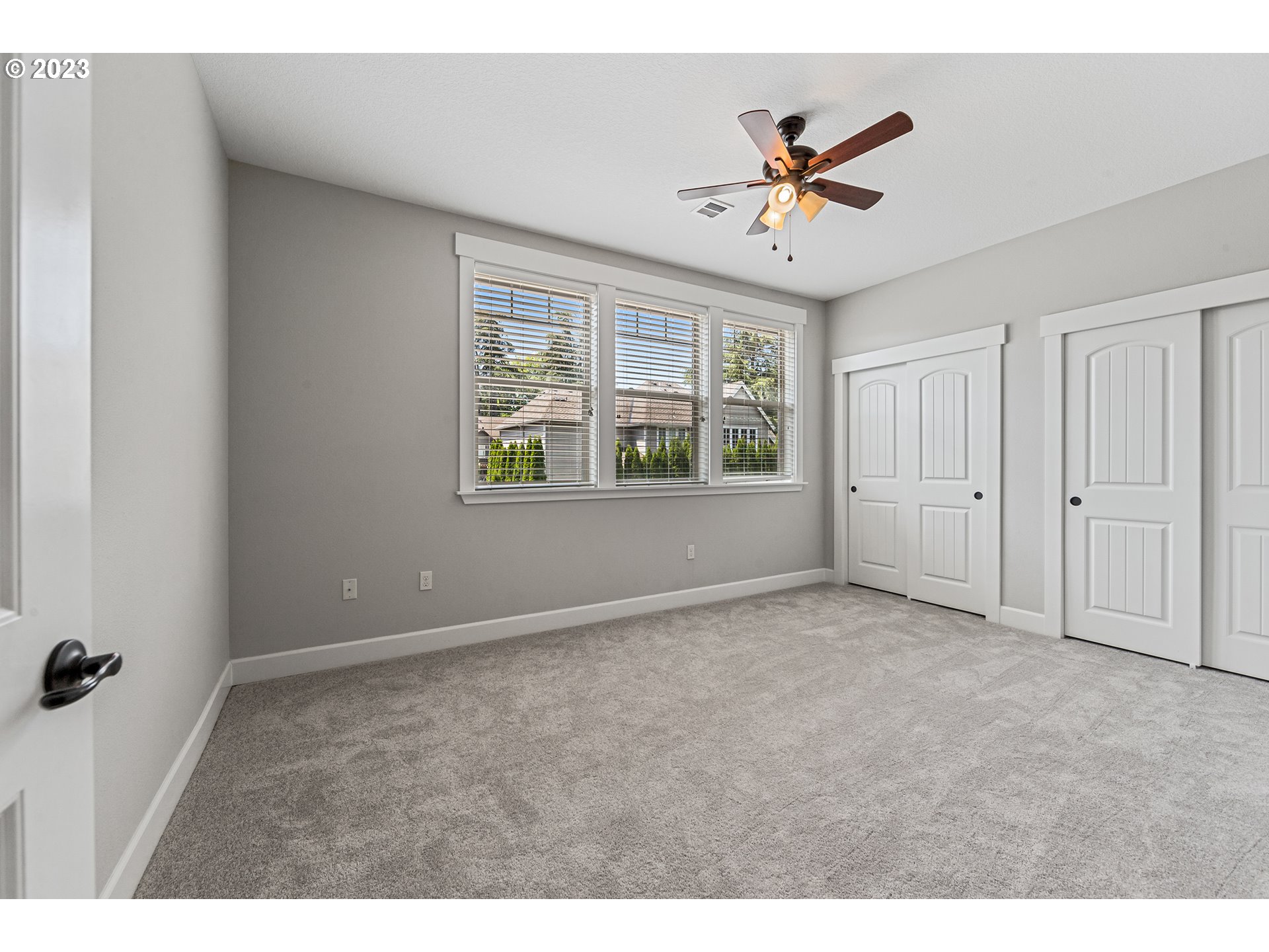 5316 Southwest Childs Road Lake Oswego, OR 97035 - Photo 30 of 42 an empty room with fan and windows