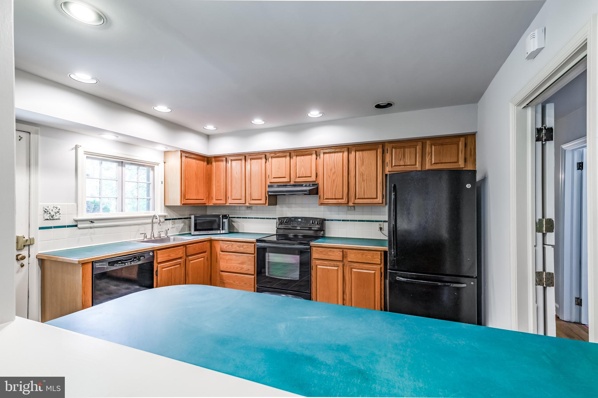 7503 Ridge Road Frederick, MD 21702 - Photo 21 of 40 Kitchen w/ appliances