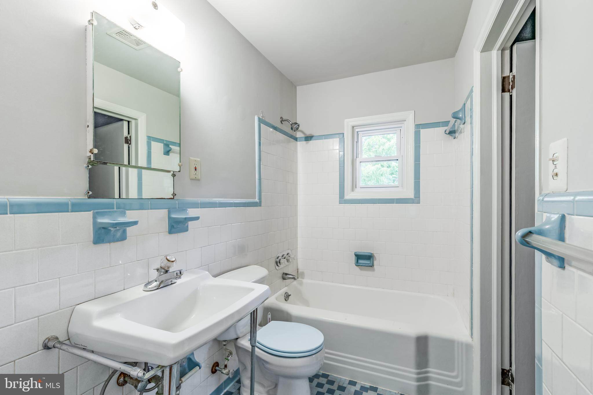 7503 Ridge Road Frederick, MD 21702 - Photo 26 of 40 Full bathroom