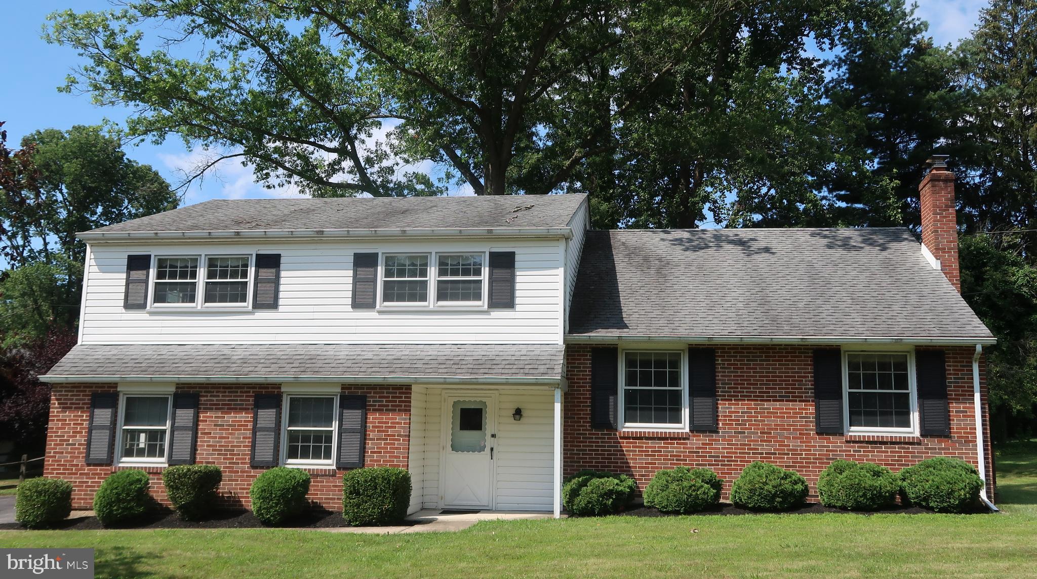 207 Fairfield Drive - Front View