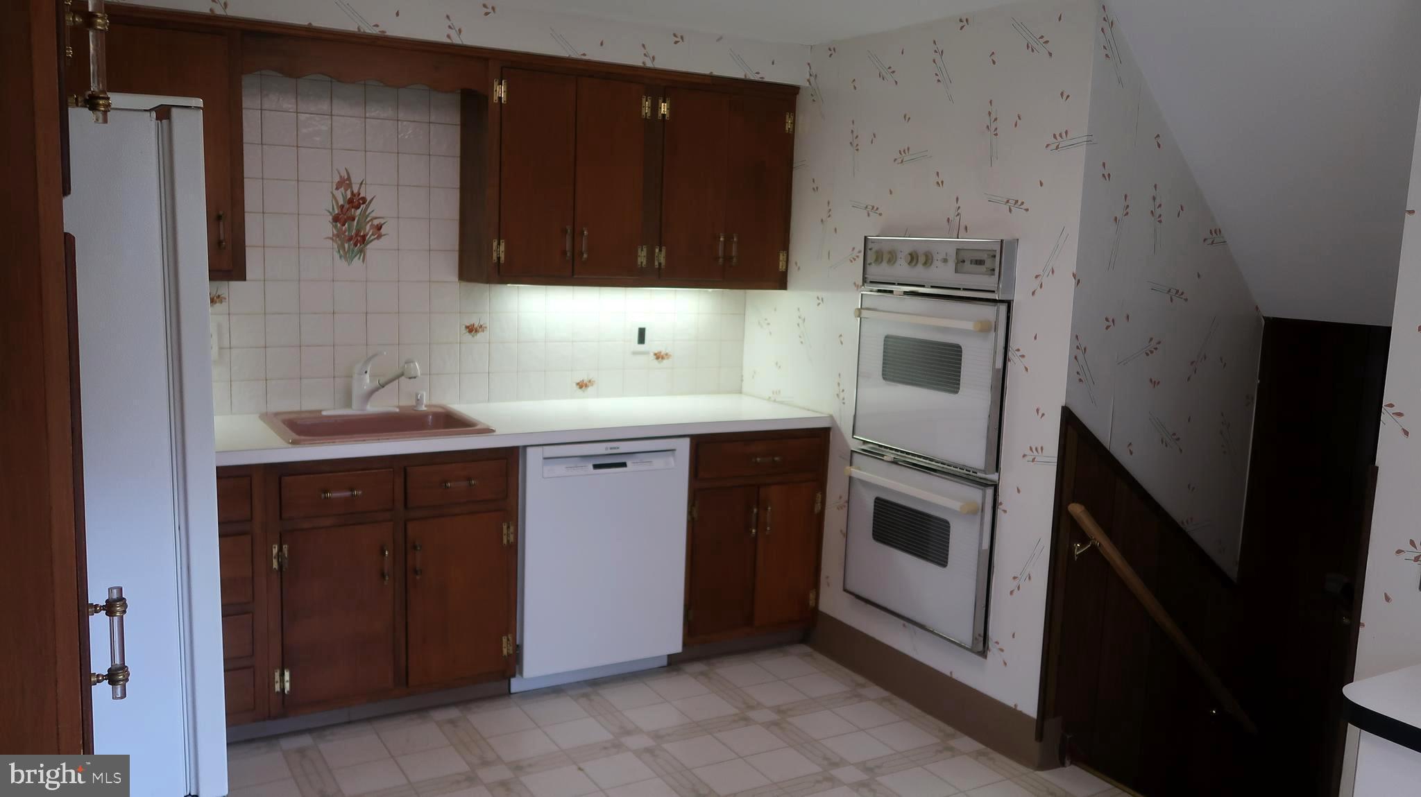 207 Fairfield Drive Wallingford, PA 19086 - Photo 13 of 28 Kitchen
