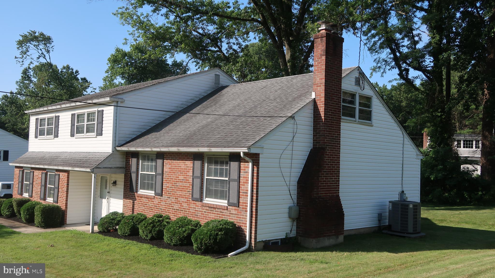 207 Fairfield Drive Wallingford, PA 19086 - Photo 4 of 28 Side View
