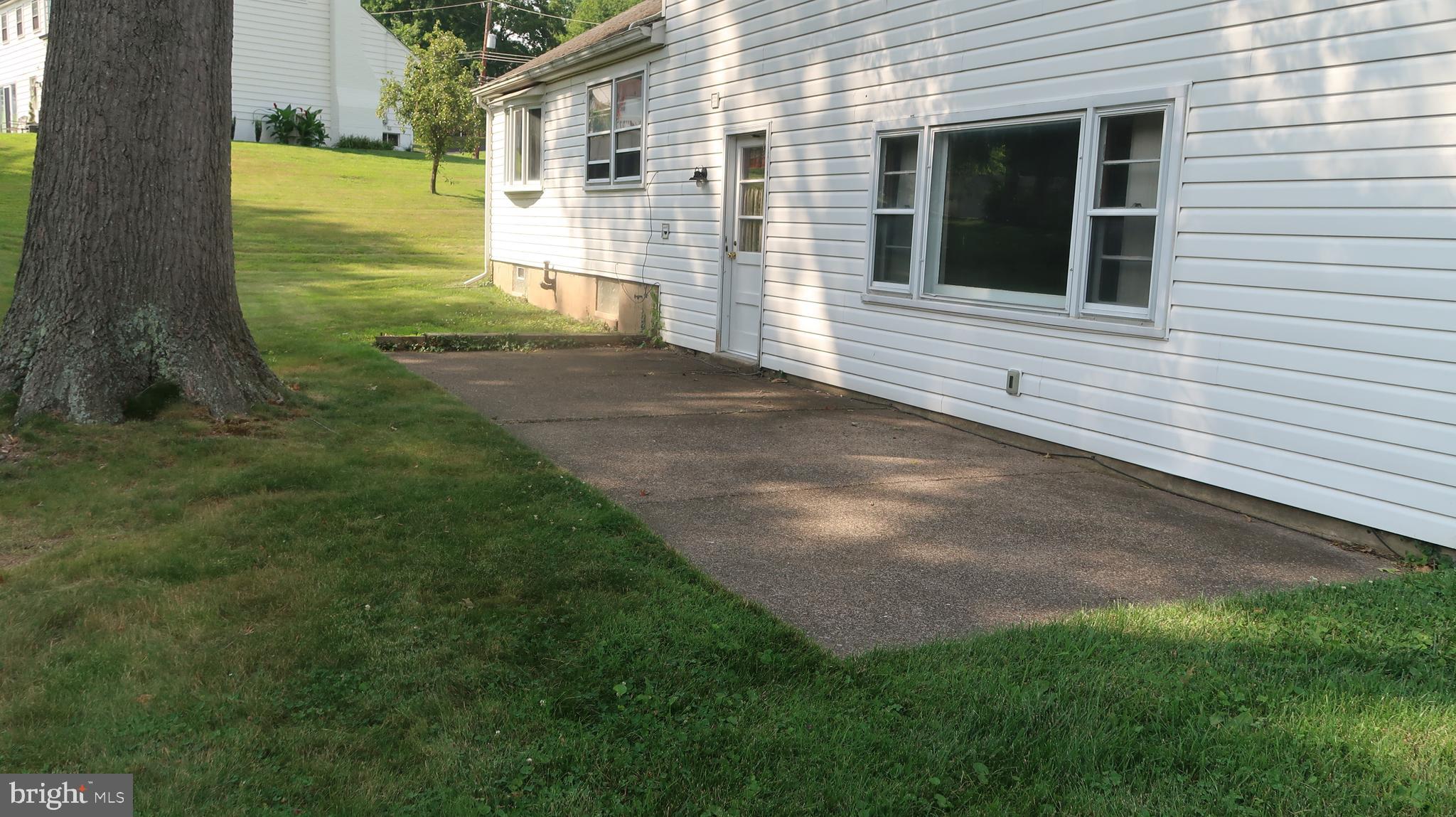 207 Fairfield Drive Wallingford, PA 19086 - Photo 7 of 28 Rear Patio
