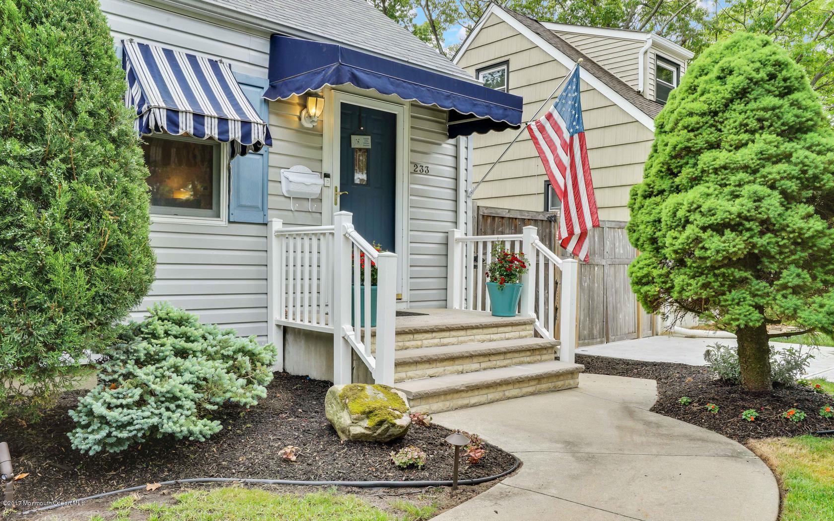 233 Highwood Road Oakhurst, NJ 07755 - Photo 4 of 30 4