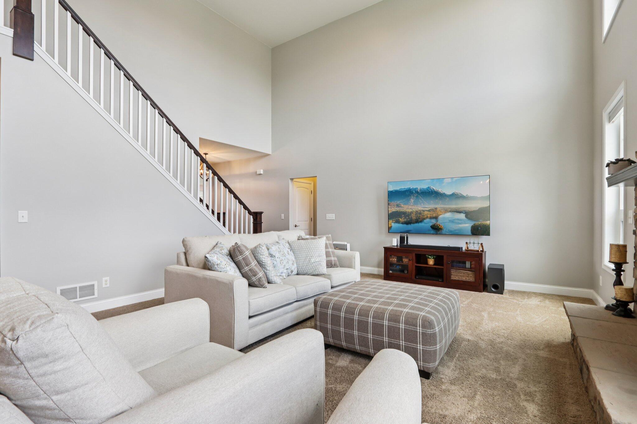 6408 Blue River Way Caledonia, WI 53402 - Photo 8 of 49 Great Room