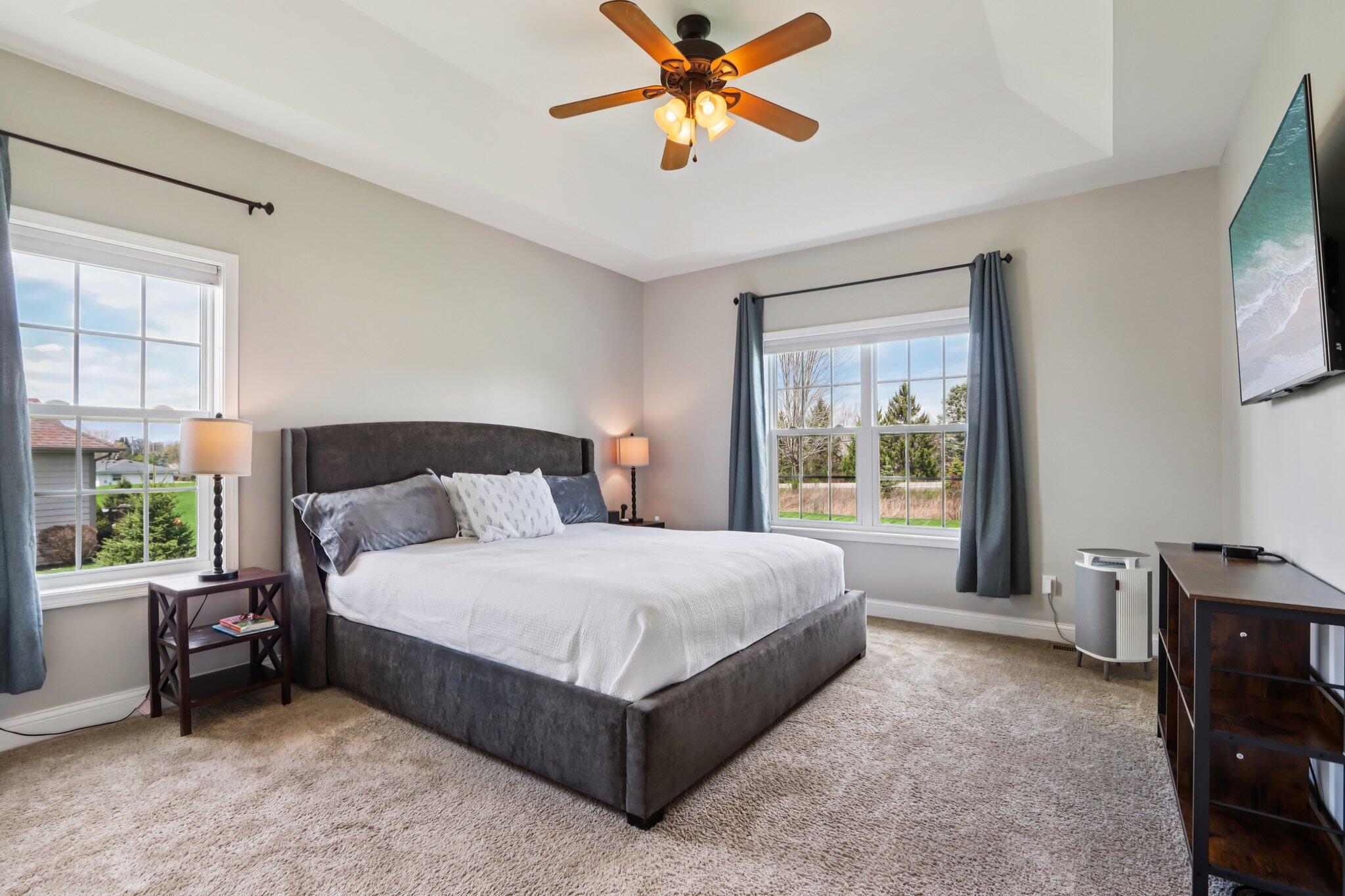 6408 Blue River Way Caledonia, WI 53402 - Photo 14 of 49 Main floor primary