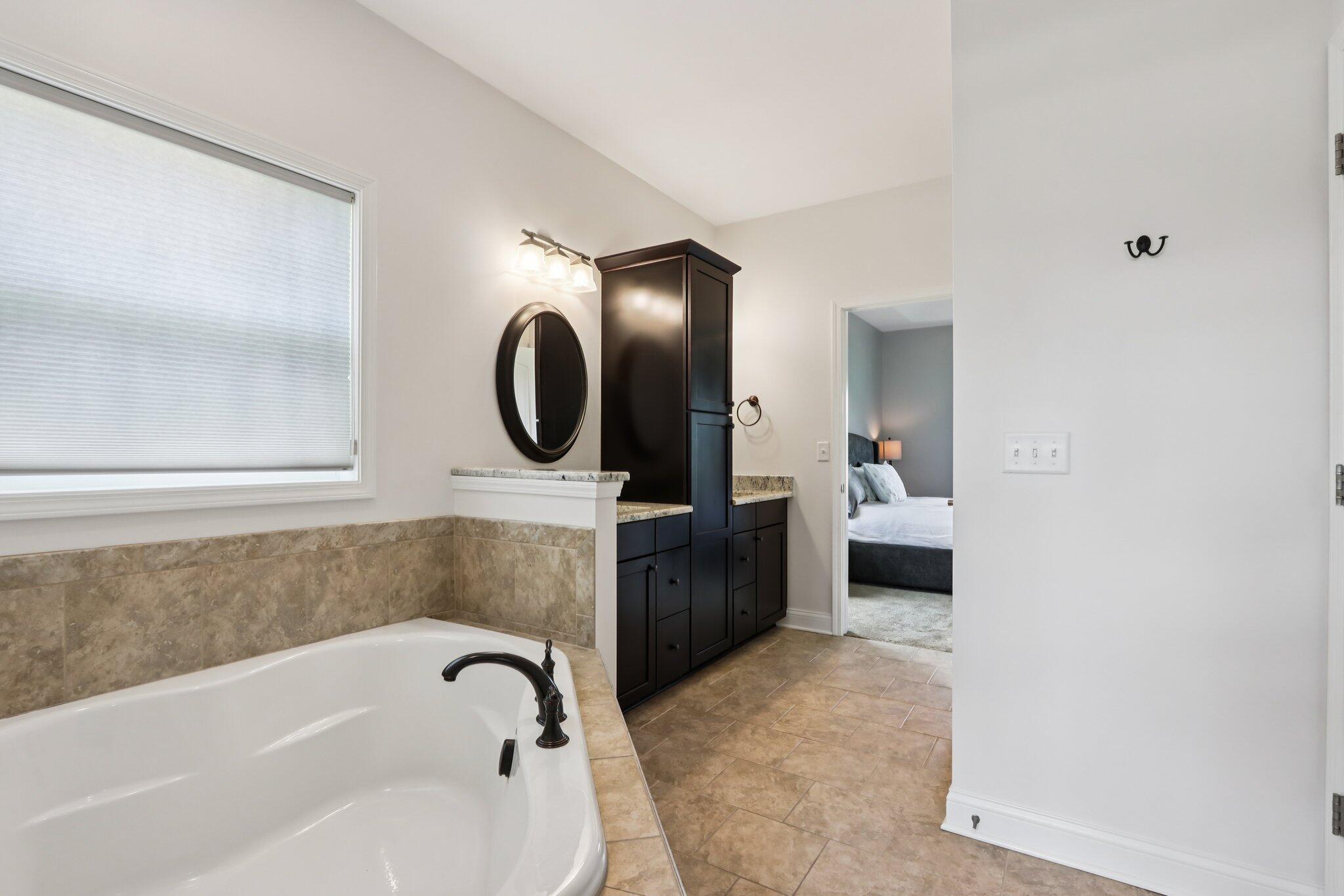 6408 Blue River Way Caledonia, WI 53402 - Photo 18 of 49 Soaking tub