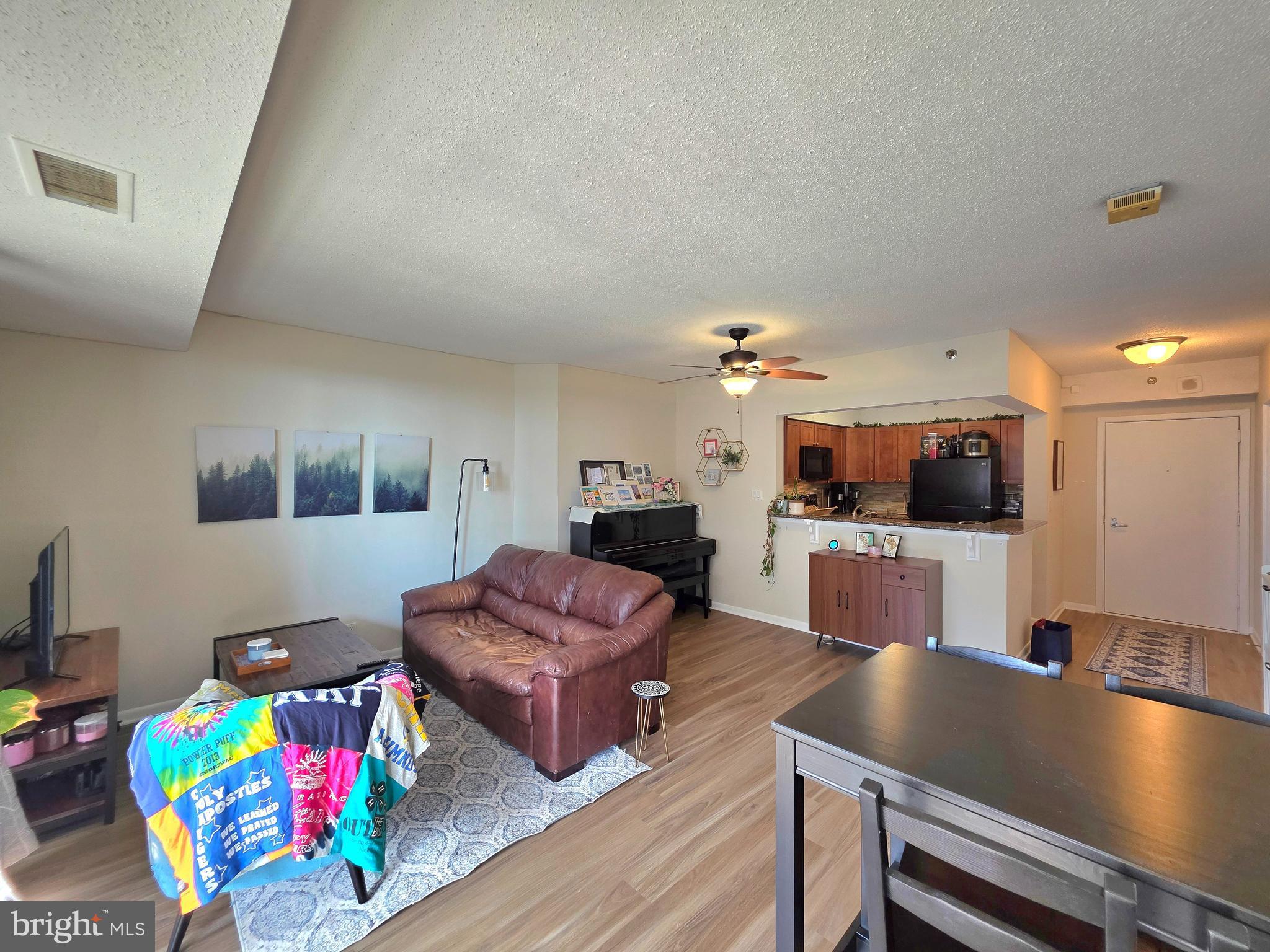 5505 Seminary Road, Unit 1817N Falls Church, VA 22041 - Photo 6 of 33 Living Room/Dining Room