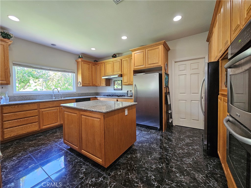 11541 Donovan Road Rossmoor, CA 90720 - Photo 10 of 51 Kitchen with garden window