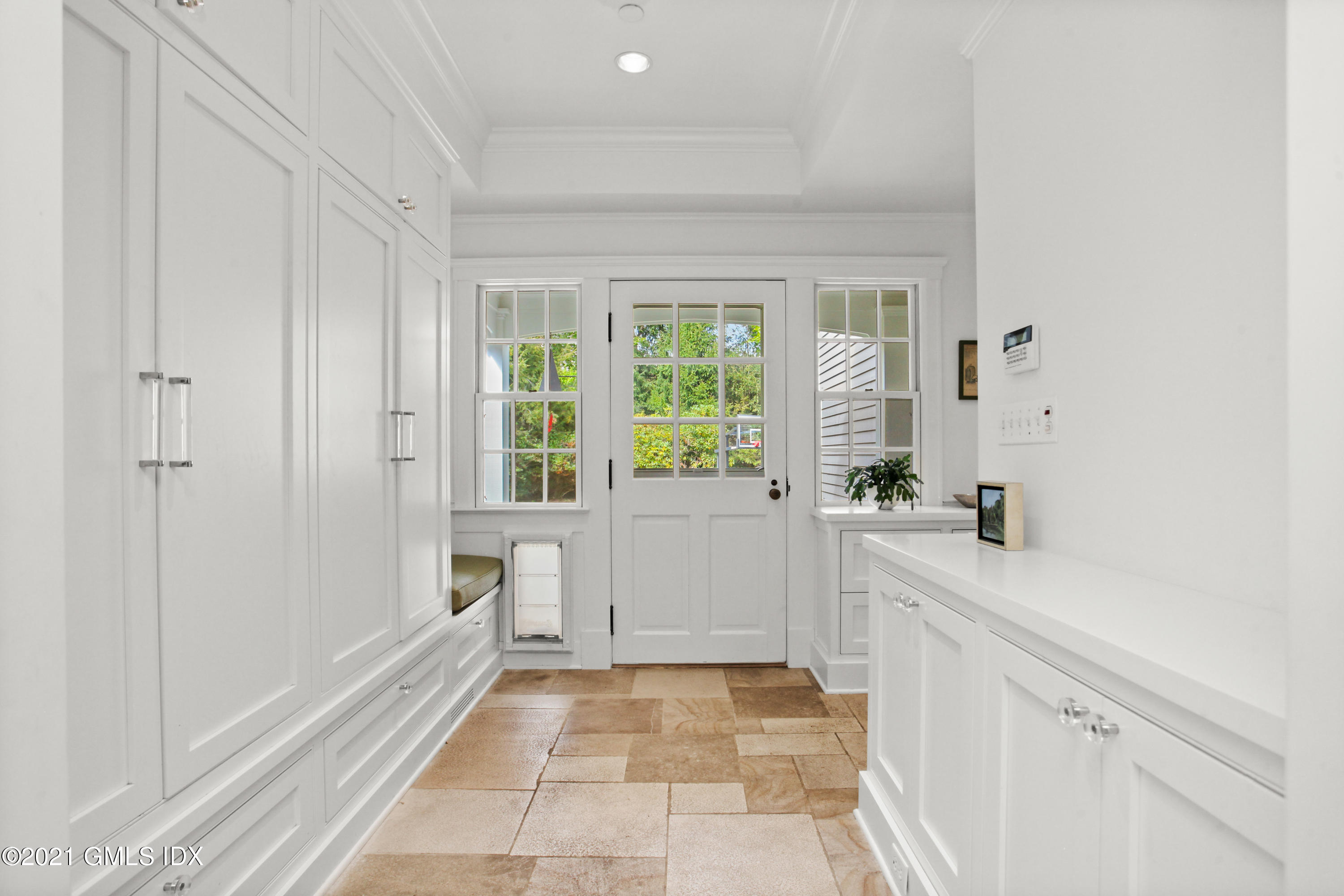 8 Cathlow Drive Riverside, CT 06878 - Photo 22 of 44 a bathroom with a sink and a bathtub