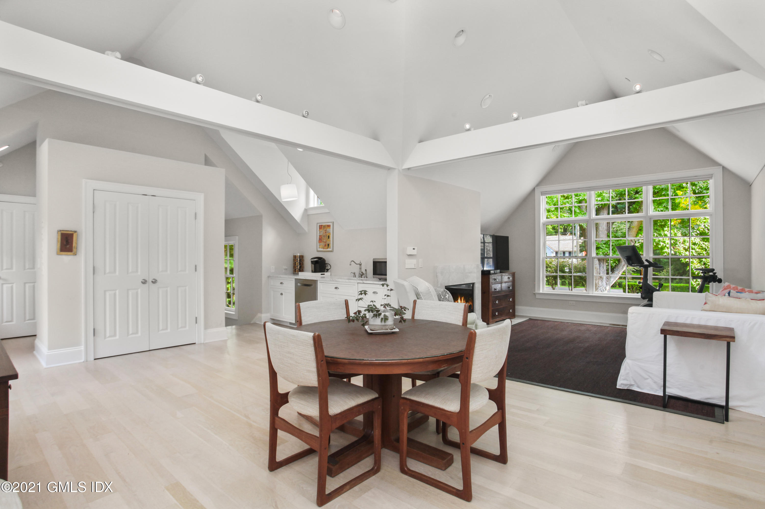 8 Cathlow Drive Riverside, CT 06878 - Photo 38 of 44 a dining room with furniture and window