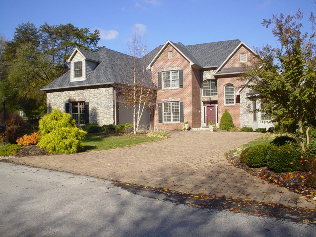 3121 Hidden Oak Road Southwest Roanoke, VA 24018 - Photo 1 of 18 Front Entrance