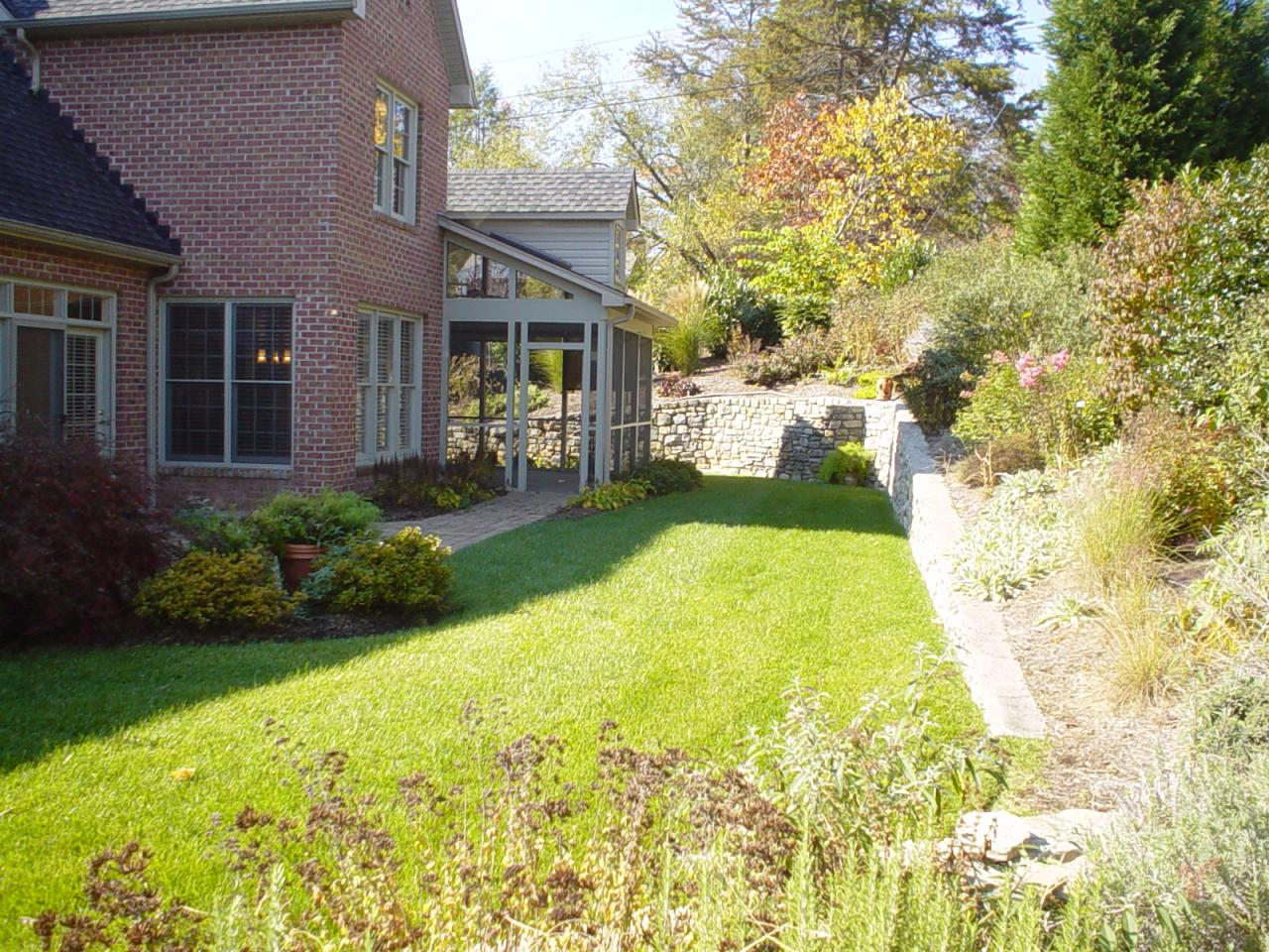 3121 Hidden Oak Road Southwest Roanoke, VA 24018 - Photo 2 of 18 Back Yard