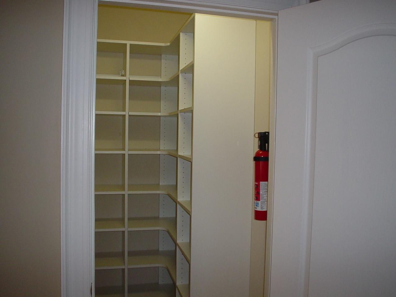 3121 Hidden Oak Road Southwest Roanoke, VA 24018 - Photo 16 of 18 Butler Pantry