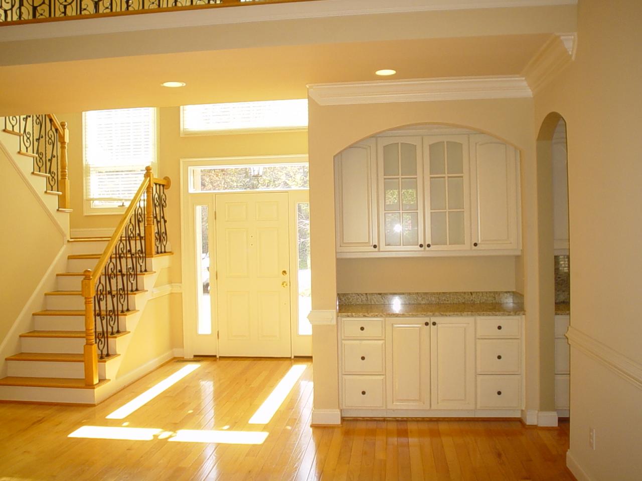 3121 Hidden Oak Road Southwest Roanoke, VA 24018 - Photo 7 of 18 Entrance Way