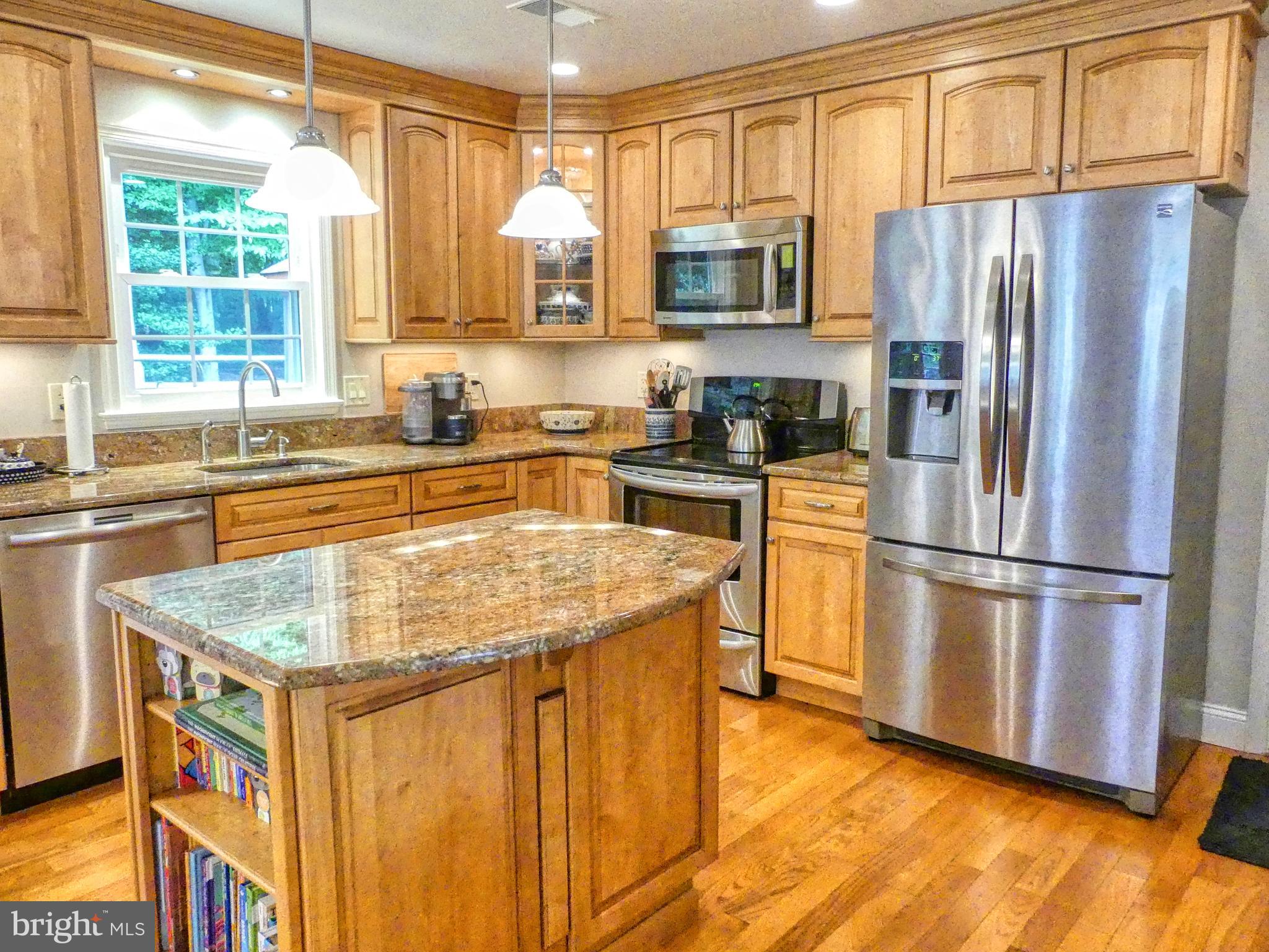 7808 Huntsman Boulevard Springfield, VA 22153 - Photo 26 of 53 Cabinets to the ceiling