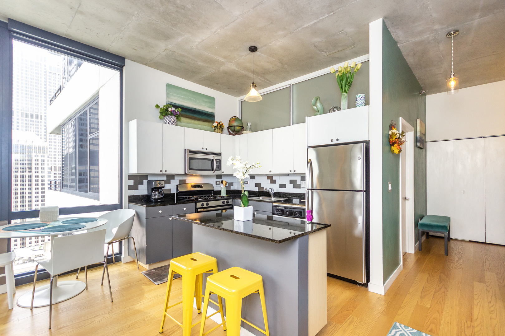 235 West Van Buren Street, Unit 3714 Chicago, IL 60607 - Photo 2 of 15