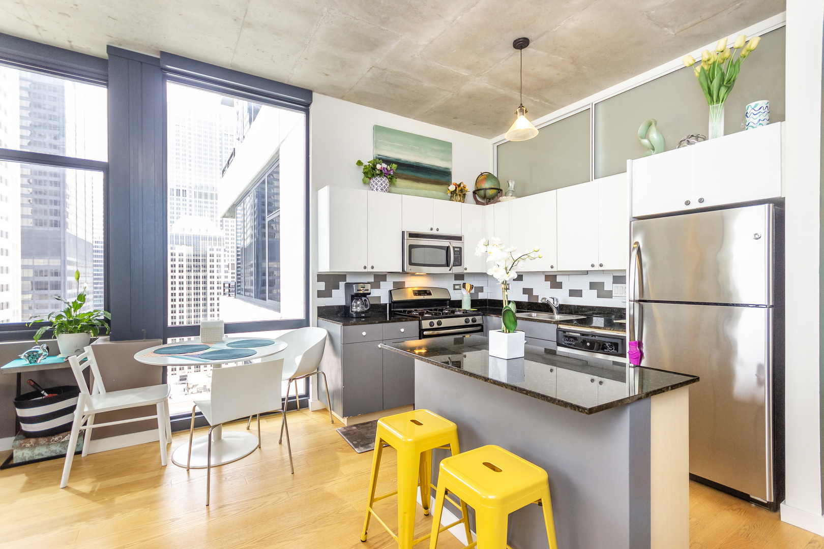 235 West Van Buren Street, Unit 3714 Chicago, IL 60607 - Photo 3 of 15