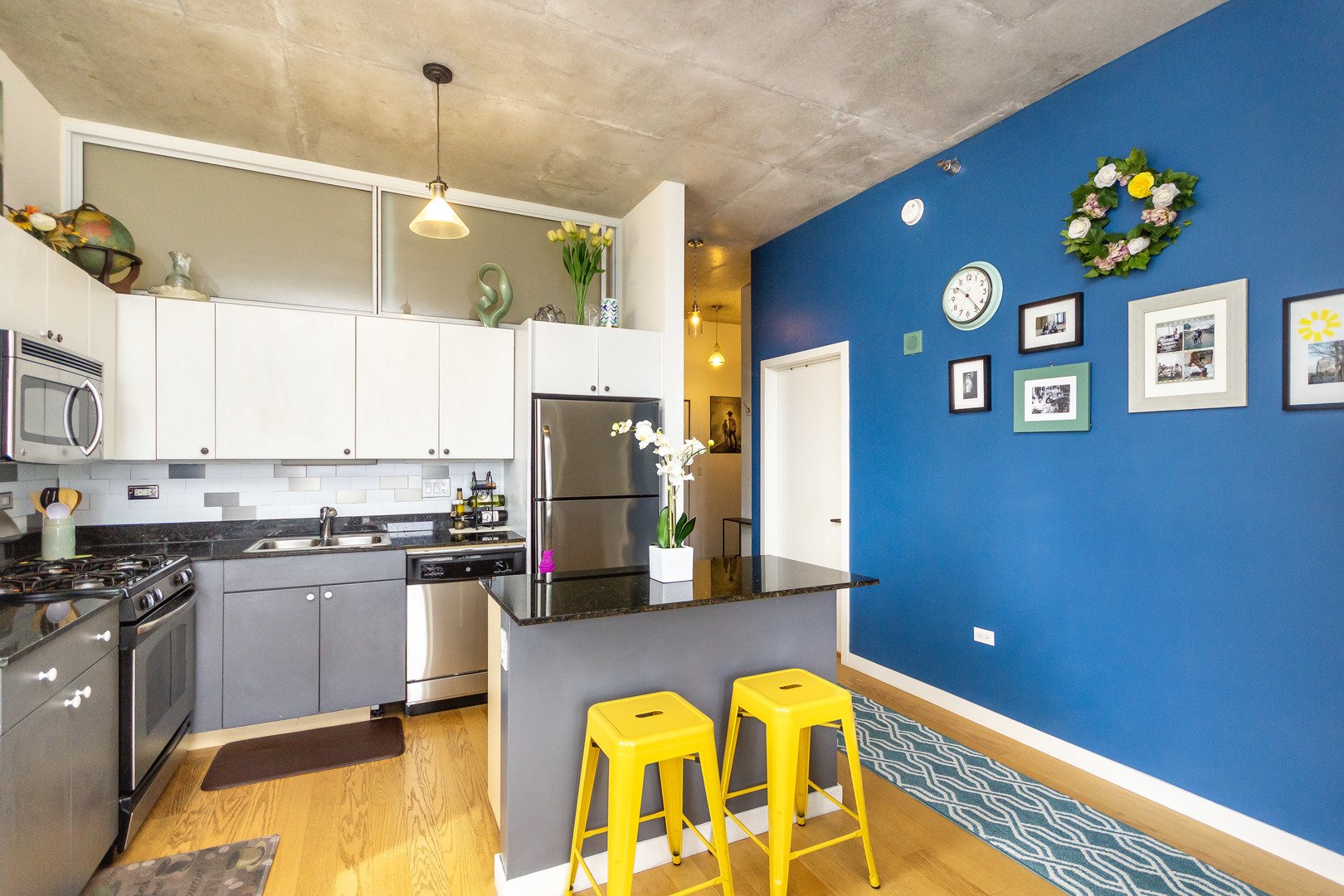 235 West Van Buren Street, Unit 3714 Chicago, IL 60607 - Photo 4 of 15