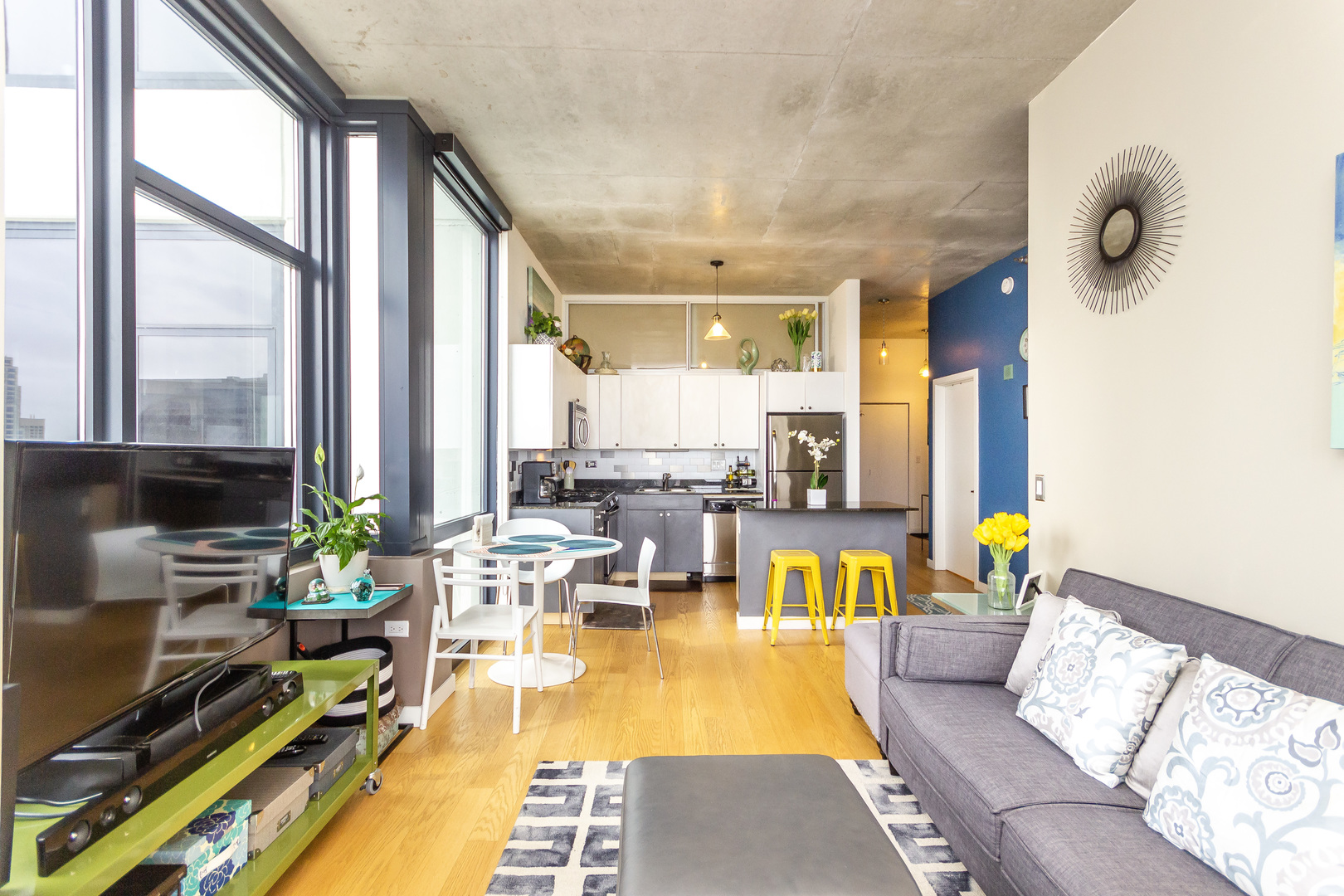 235 West Van Buren Street, Unit 3714 Chicago, IL 60607 - Photo 5 of 15