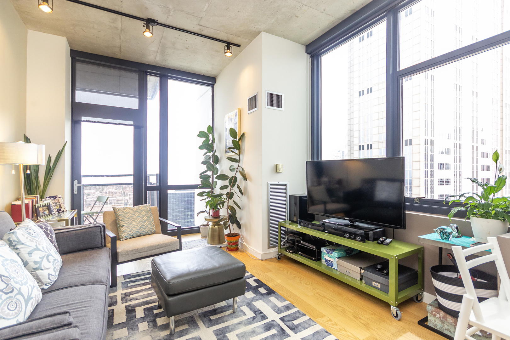 235 West Van Buren Street, Unit 3714 Chicago, IL 60607 - Photo 6 of 15