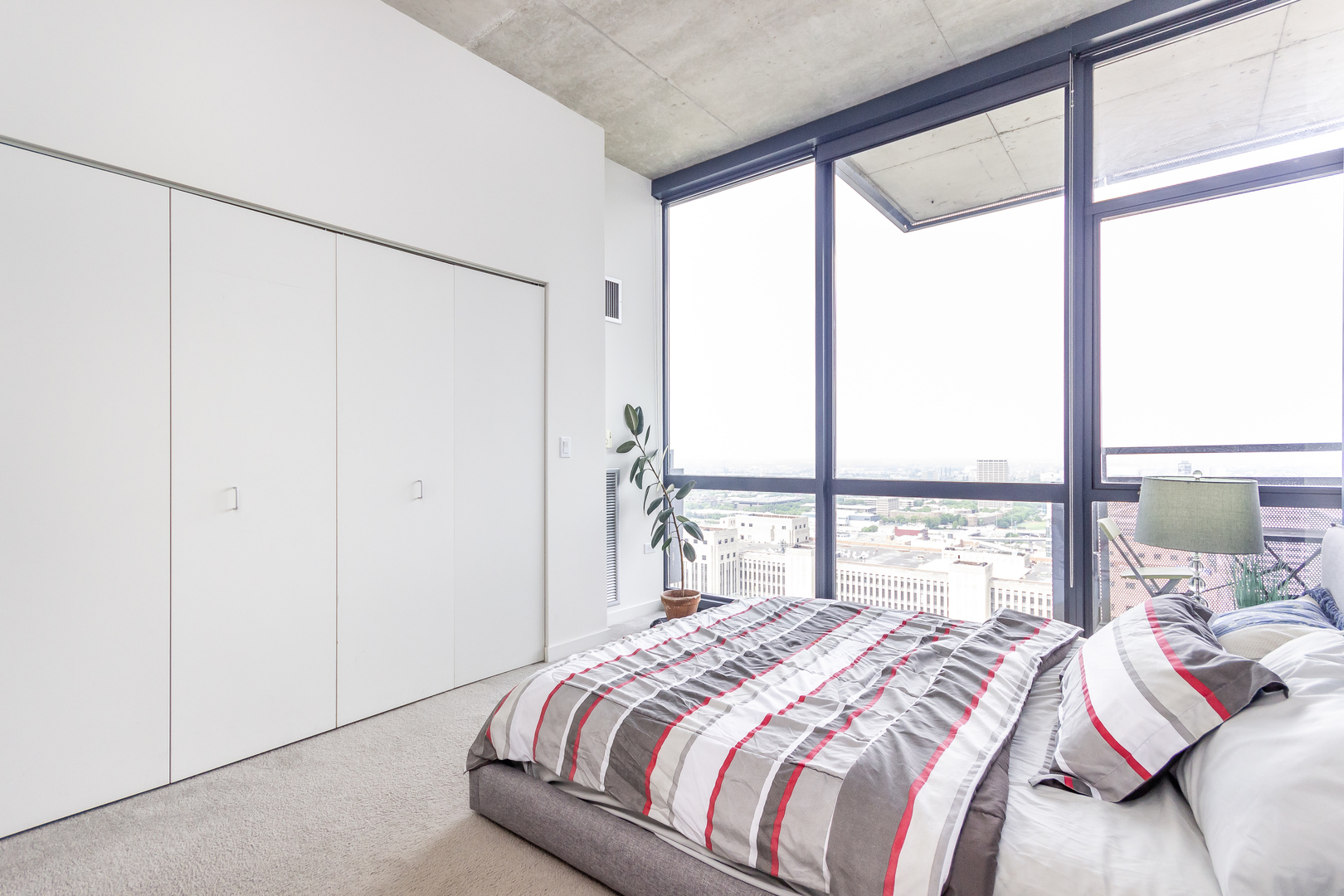 235 West Van Buren Street, Unit 3714 Chicago, IL 60607 - Photo 10 of 15