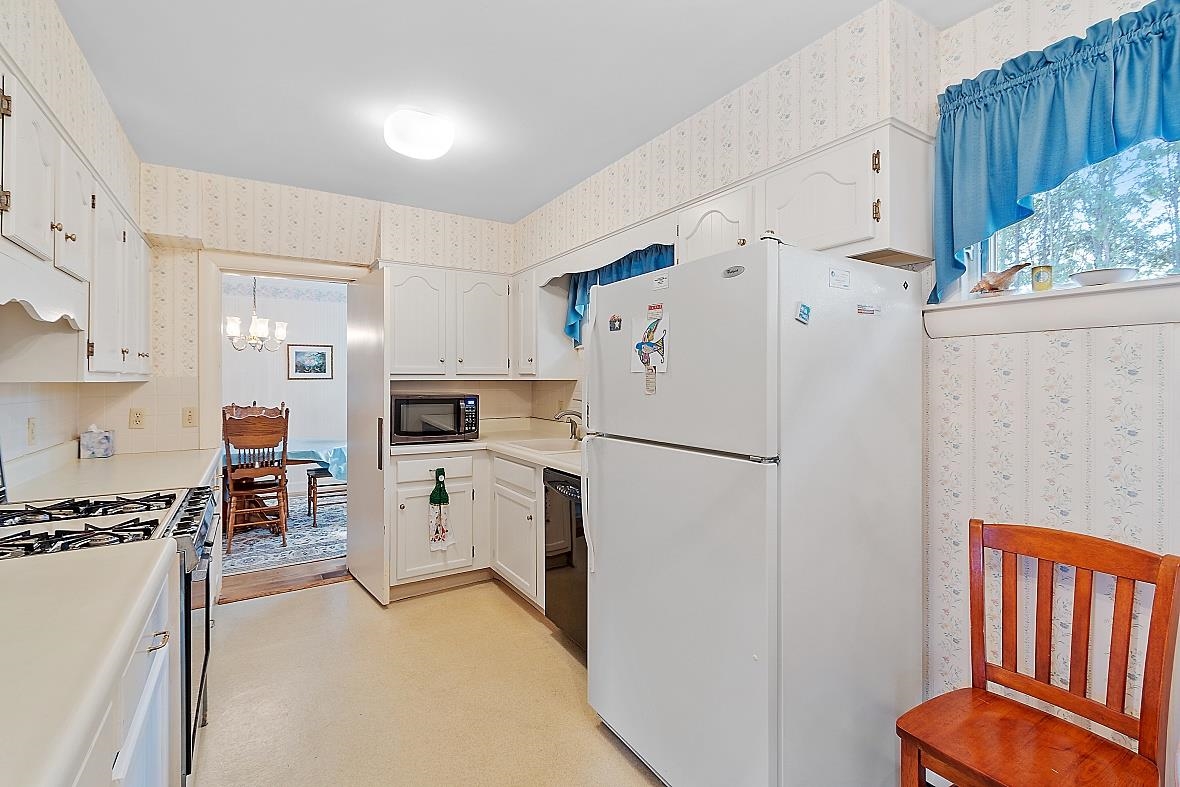 8 Chapman Street Nashua, NH 03060 - Photo 11 of 34