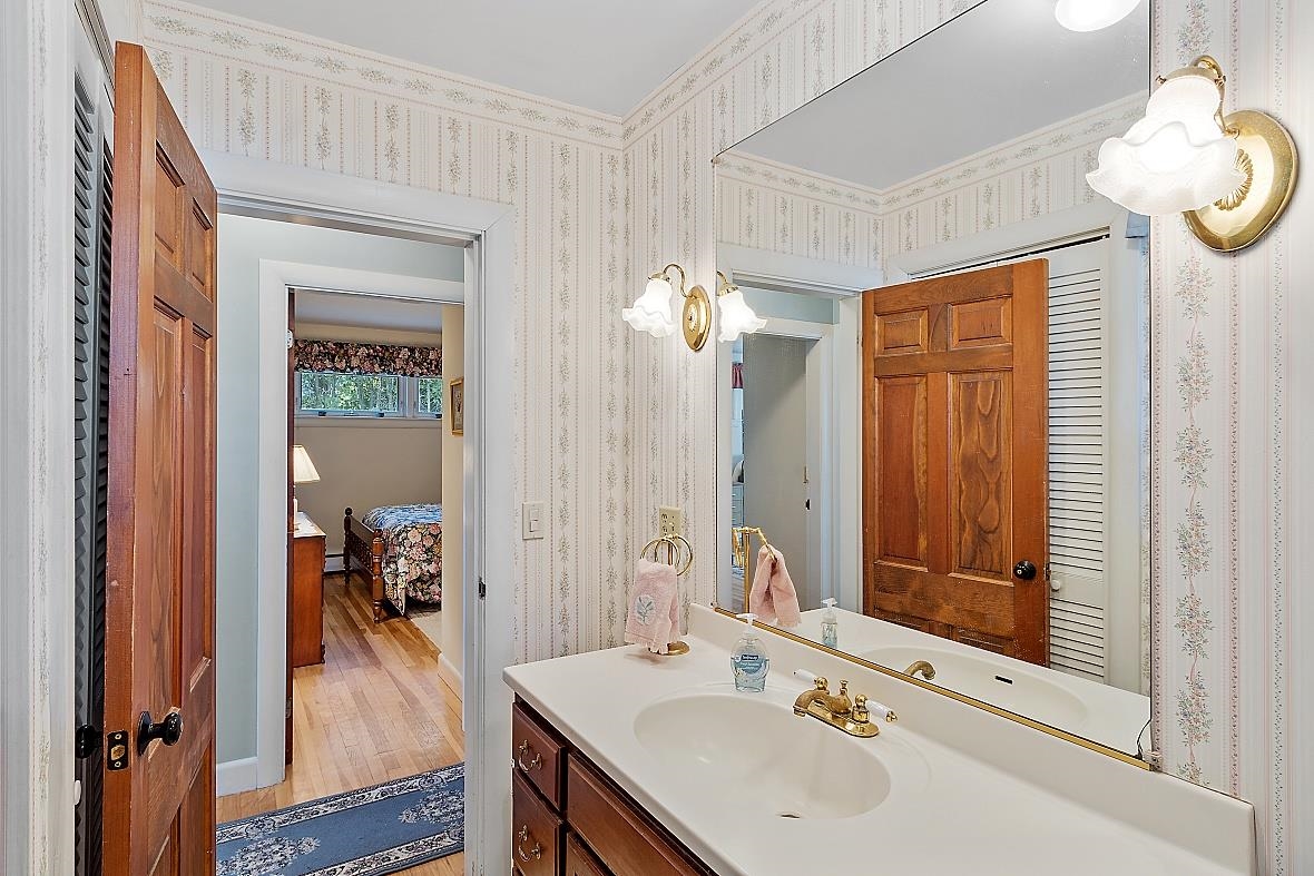 8 Chapman Street Nashua, NH 03060 - Photo 23 of 34