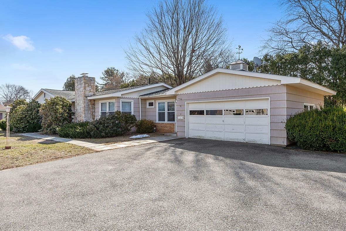 8 Chapman Street Nashua, NH 03060 - Photo 4 of 34