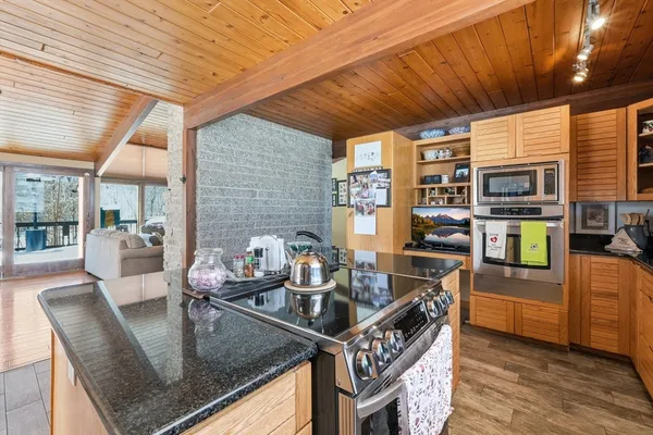 $899,900 | 1023 North Woodstock Road, Southbridge, MA 01550