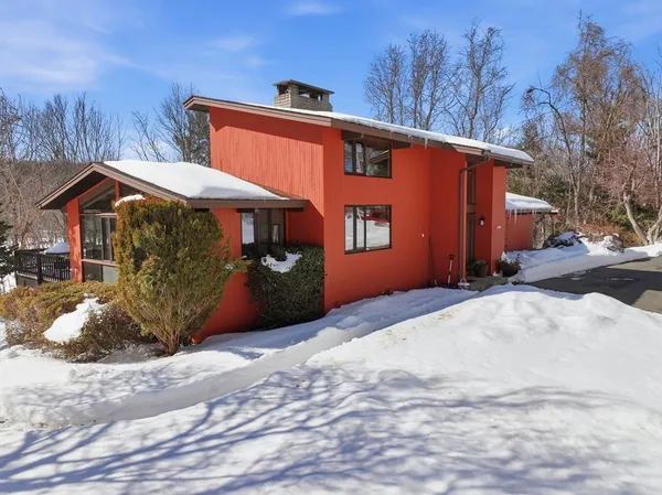 $899,900 | 1023 North Woodstock Road, Southbridge, MA 01550