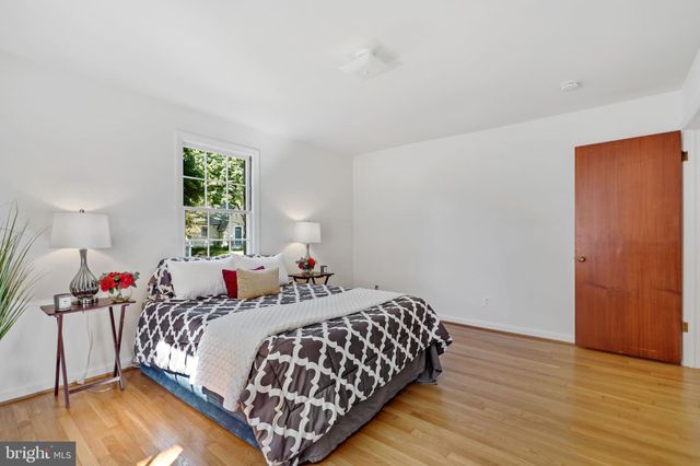 $1,300,000 | 5322 North 26th Street North, Arlington, VA 22207